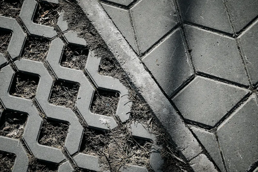 https://www.aquasealrubber.co.uk/wp-content/uploads/2026/09/uses-of-rubber-in-construction.webp